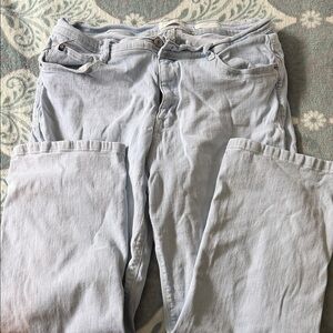 Women's Light Wash Straight-Leg Jeans/Capris